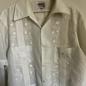 Great condition Guayabera  Maquech